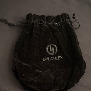 Dylanlex velvet pouch